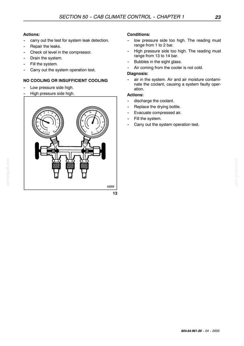 Pu&ograve; includere: Diagramma da un manuale che mostra un set di manometri per l'assistenza all'aria condizionata automobilistica. L'immagine include testo che descrive azioni, condizioni e diagnosi per i sistemi di climatizzazione. Il set di manometri ha due manometri circolari e molteplici punti di connessione.