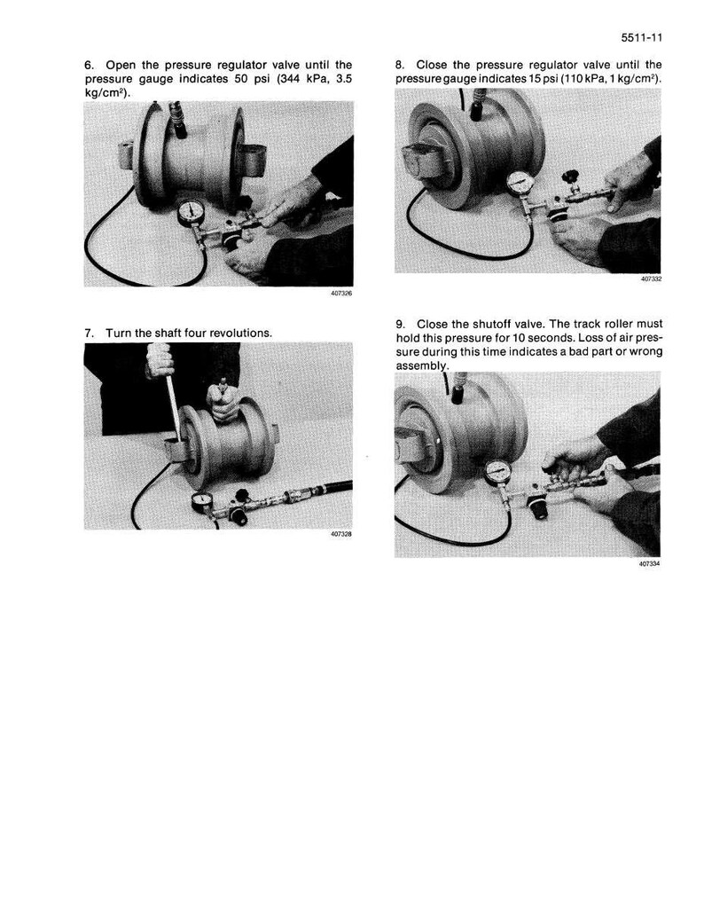 Pu&ograve; includere: Un diagramma tecnico in bianco e nero con quattro passaggi di un processo meccanico. Le immagini mostrano una valvola di regolazione della pressione, manometri e un albero. Il testo fornisce istruzioni.