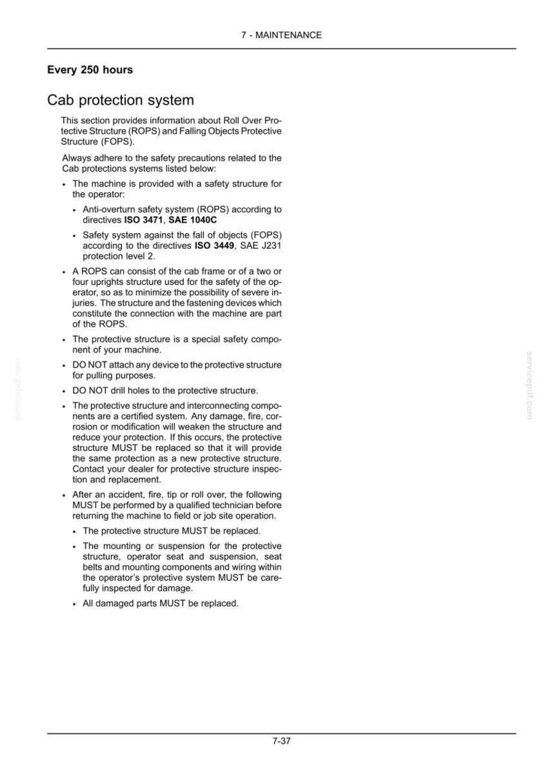 Pu&ograve; includere: Una pagina di un manuale di manutenzione che descrive il sistema di protezione della cabina di una macchina. Il testo include informazioni sulla struttura di protezione antiribaltamento (ROPS) e sulla struttura di protezione dalla caduta di oggetti (FOPS), con linee guida di sicurezza.
