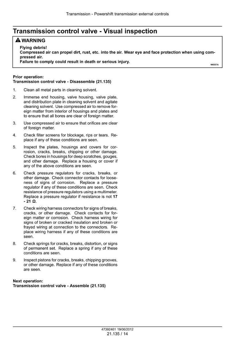 Op de afbeelding: Een technisch document met details over de visuele inspectie van een transmissie-regelklep. Het document bevat een waarschuwing over rondvliegend puin en instructies voor het reinigen, inspecteren en monteren van de klep. De tekst is in zwart-wit.