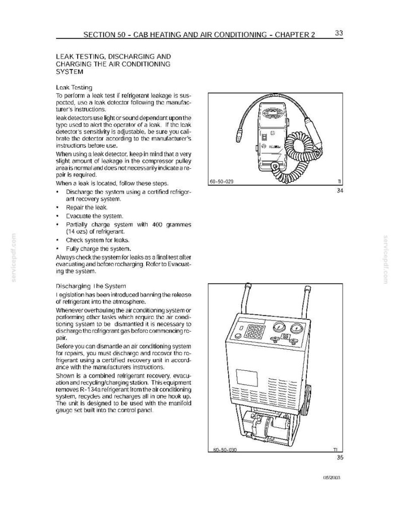 Może przedstawiać: Schemat detektora wyciek&oacute;w i stacji odzysku/ładowania czynnika chłodniczego. Tekst brzmi "LEAK TESTING, DISCHARGING AND CHARGING THE AIR CONDITIONING SYSTEM". Detektor wyciek&oacute;w to urządzenie ręczne z sondą. Stacja posiada wskaźniki i koła.
