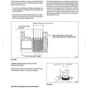 K&ouml;nnte beinhalten: Technische Zeichnung aus einem Handbuch zur Inspektion von Bremspaketen. Enth&auml;lt Diagramme der Scheibenanordnungen, Messungen in mm und Text zur Beschreibung der &Uuml;berpr&uuml;fung auf Verzug und Dicke. Mit Abbildungen und Text zur Wartung der Bremse.