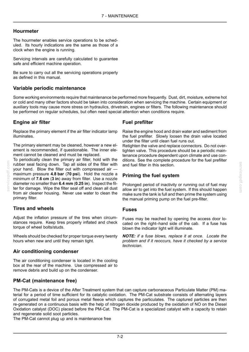 K&ouml;nnte beinhalten: Eine Seite aus einem technischen Handbuch mit der &Uuml;berschrift 7-MAINTENANCE und schwarzem Text auf wei&szlig;em Grund. Sie enth&auml;lt Anweisungen f&uuml;r Betriebsstundenz&auml;hler, Luftfilter, Kraftstoffvorfilter, Reifen, R&auml;der, Klimakondensator und Sicherungen.