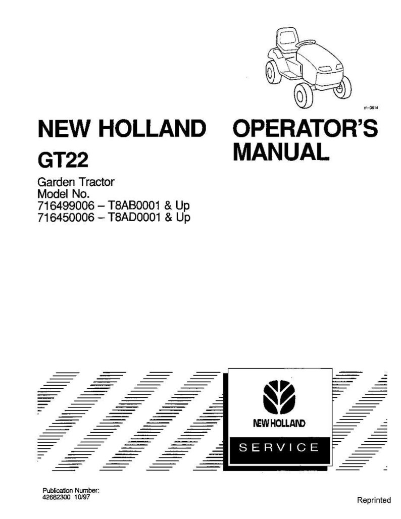Op de afbeelding: Een zwart-wit handleiding voor de New Holland GT22 tuintractor met een lijntekening van een tractor, modelnummers 716499006 en 716450006, publicatienummer 42682300 gedateerd 10/97 en een New Holland Service-logo in een vierkant kader op de voorzijde.