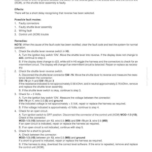 Puede incluir: P&aacute;gina de un manual t&eacute;cnico que detalla el c&oacute;digo de error 2058, relacionado con un bajo voltaje del interruptor de marcha atr&aacute;s de la palanca. Incluye pasos de soluci&oacute;n de problemas, diagramas de conectores y comprobaciones de voltaje.