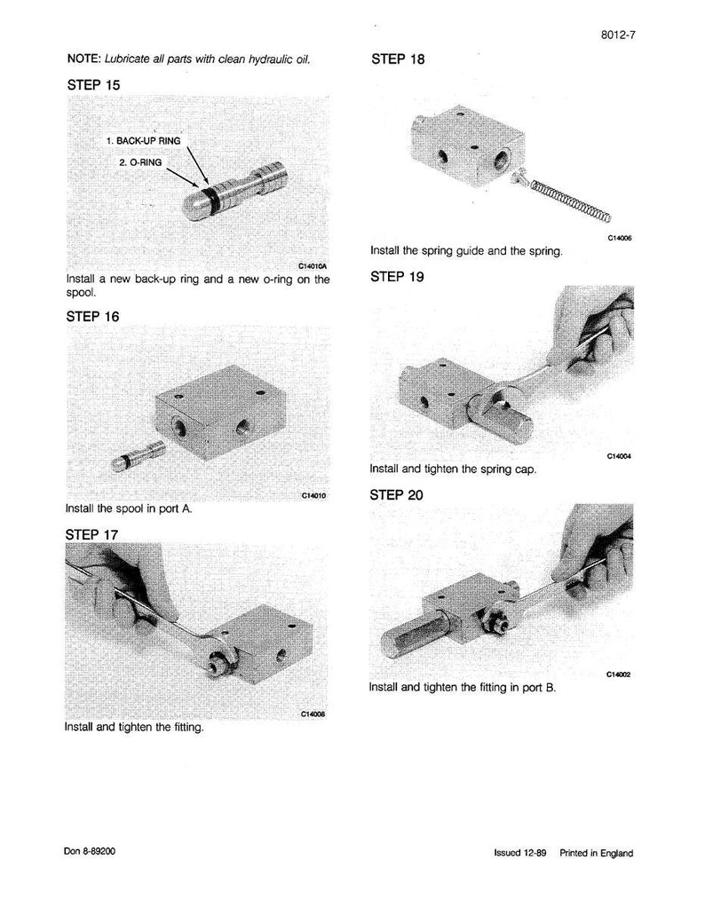Op de afbeelding: Technische tekening met stapsgewijze instructies voor hydraulische systeemcomponenten. Bevat afbeeldingen van O-ringen, spoelen en fittingen. Tekst bevat "Smeer alle onderdelen met schone hydraulische olie."