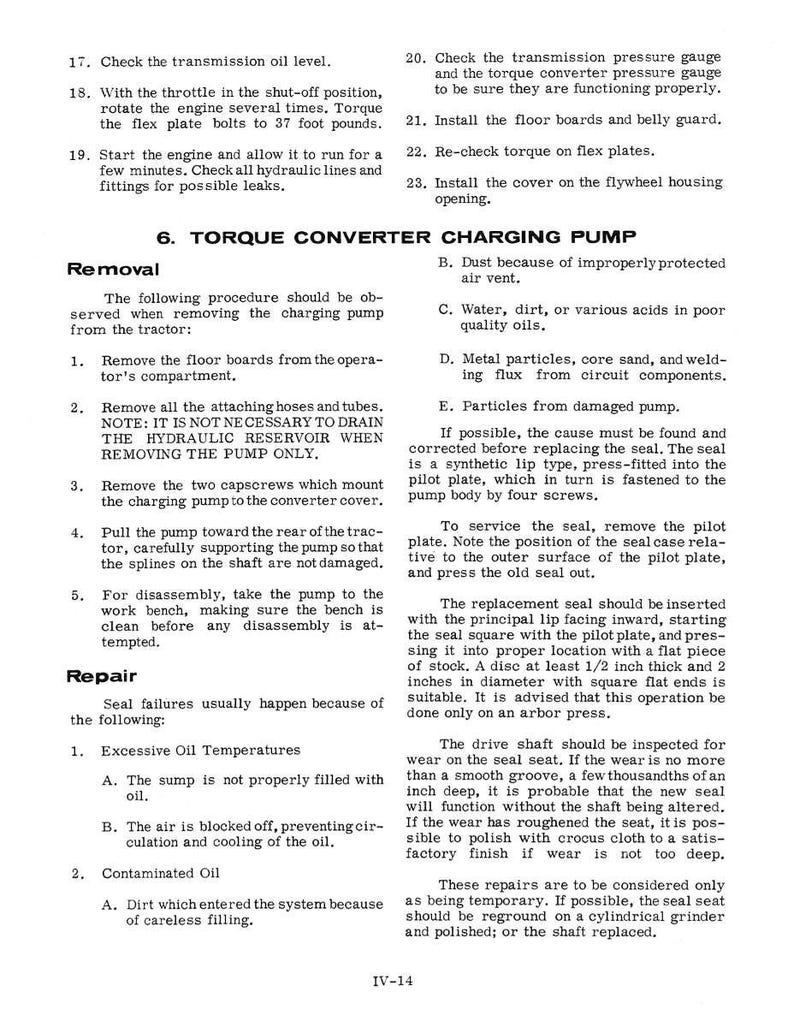 K&ouml;nnte beinhalten: Eine Seite aus einem Handbuch, die den Ausbau und die Reparatur einer Drehmomentwandler-Ladepumpe beschreibt. Enth&auml;lt Anweisungen, Diagramme und Fehlerbehebungsschritte f&uuml;r die Wartung von Traktoren. Text in schwarzer Schrift.