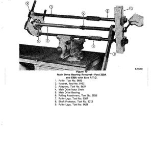 Op de afbeelding: Een technische tekening voor het verwijderen van het hoofdaandrijflager op een Ford 230A en 530A met aftakas. De afbeelding toont gelabelde componenten zoals een trekker, ratel en adapters. De tekst luidt "PRINTED IN U.S.A."