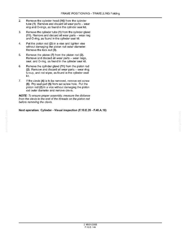 以下が含まれることがあります： FRAME POSITIONING - TRAVELLING FOLDINGというタイトルの技術文書ページ。シリンダーの分解に関する2から7までの番号付き手順が記載されています。ネジ山の測定に関する注記と、次の検査作業への参照が含まれています。