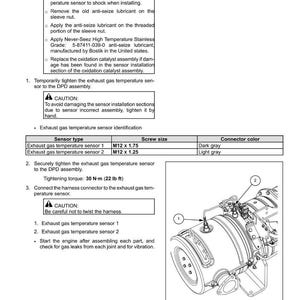 Op de afbeelding: Diagram van een motoronderdeel met instructies voor het installeren van een uitlaatgastemperatuursensor. De afbeelding bevat tekst, diagrammen en een waarschuwingssymbool. De tekst geeft details over sensortypes, schroefmaten en connectorkleuren.
