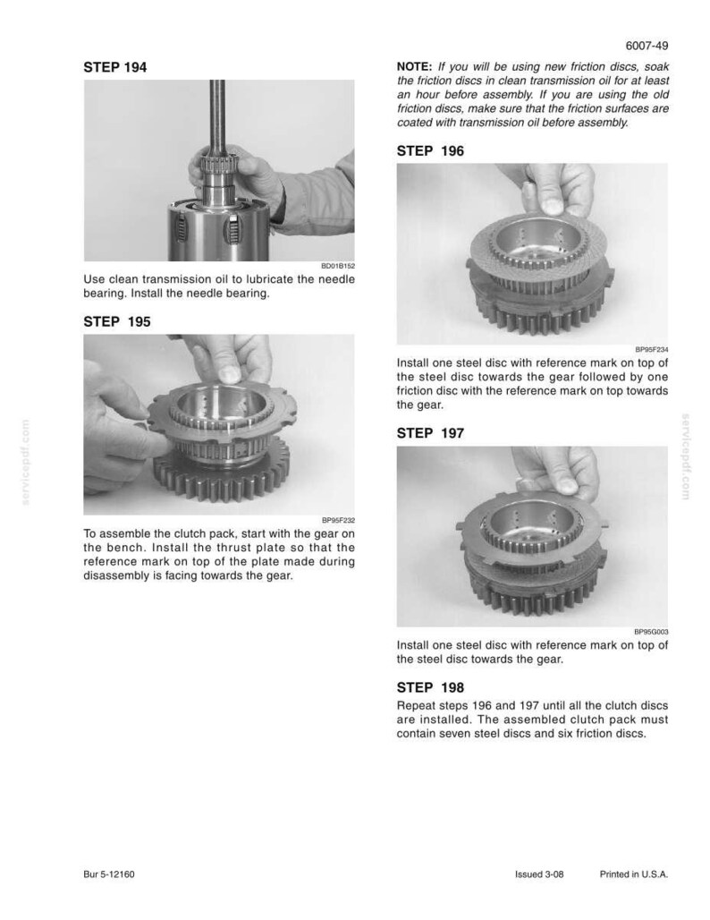 Peut inclure: Instructions illustr&eacute;es pour l'assemblage d'un pack d'embrayage, avec l'installation de disques en acier et de disques de friction. Les &eacute;tapes incluent la lubrification du roulement &agrave; aiguilles et l'alignement des rep&egrave;res. Texte avec num&eacute;ros "STEP".