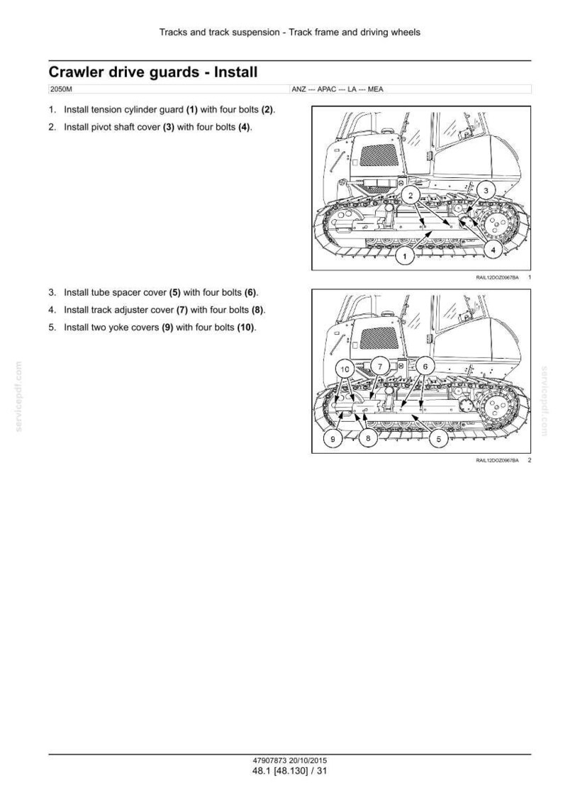 Pu&ograve; includere: Diagramma che illustra l'installazione delle protezioni dell'azionamento del cingolo, tra cui la protezione del cilindro di tensione, il coperchio dell'albero di rotazione, il coperchio del distanziatore del tubo, il coperchio del regolatore del cingolo e i coperchi della forcella. Il diagramma include parti numerate e posizioni dei bulloni.
