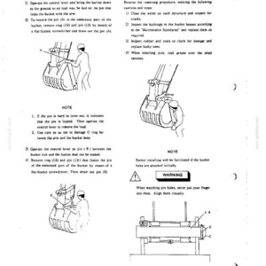 Peut inclure: Une page de manuel technique intitul&eacute;e 22. REMOVAL AND INSTALLATION OF ATTACHMENTS, pr&eacute;sentant des dessins au trait noir et blanc d'un godet d'excavatrice, de leviers de commande et de goupilles. Le texte fournit des instructions d'entretien.