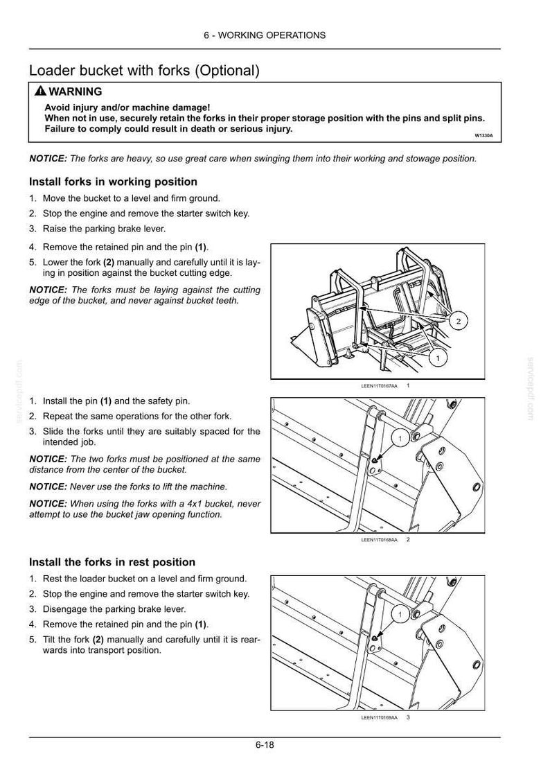 Pu&ograve; includere: Diagramma di una benna caricatrice con forche, che illustra i passaggi di installazione. Include avvertenze di sicurezza. Istruzioni testuali e diagrammi numerati descrivono il processo per entrambe le posizioni.