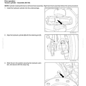 Op de afbeelding: Diagram met de installatie van een spancilinder. De afbeelding toont stapsgewijze instructies met pijlen die naar specifieke onderdelen wijzen. Tekst bevat "Tension cylinder - Install" en "Align the hydraulic cylinder".