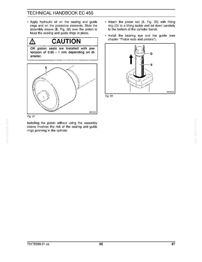 Op de afbeelding: Pagina uit een technisch handboek, "TECHNICAL HANDBOOK EC 450", met diagrammen en instructies. Bevat een "CAUTION"-sectie en illustraties van zuigeronderdelen. De tekst waarschuwt voor risico's bij montage zonder de montagehuls.