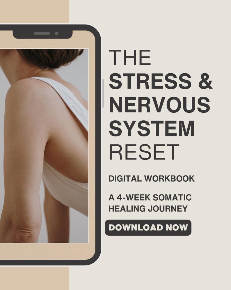 Puede incluir: Una pantalla de tel&eacute;fono inteligente que muestra un cuaderno de trabajo digital. El texto dice "THE STRESS & NERVOUS SYSTEM RESET" y "DIGITAL WORKBOOK". La imagen tambi&eacute;n incluye el texto "A 4-WEEK SOMATIC HEALING JOURNEY" y "DOWNLOAD NOW".