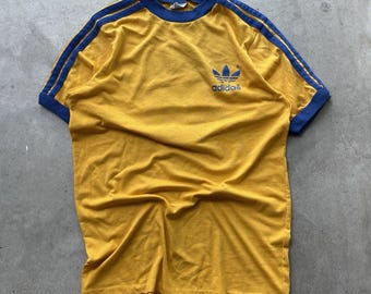 Camiseta vintage Adidas para hombre, talla S, 3 rayas, ribete, costura simple, trébol, color amarillo.