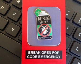 デバッグスプレー エナメルピン | ソフトウェア開発者やプログラマーへの面白いギフト | STEM 学生 | 技術系ユーモア | IT | ユニーク