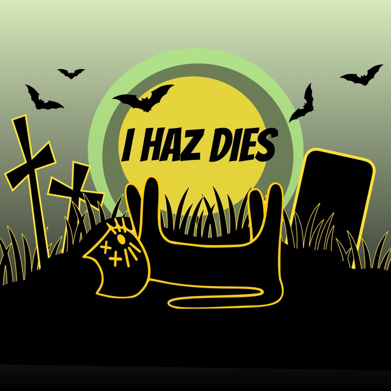 Pu&ograve; includere: Un gatto nero con un contorno giallo giace sulla schiena in un cimitero. Il gatto ha una X per gli occhi e una croce sul petto. Il testo "I HAZ DIES" &egrave; scritto in giallo su una luna gialla con un anello verde intorno. Ci sono pipistrelli che volano nel cielo.