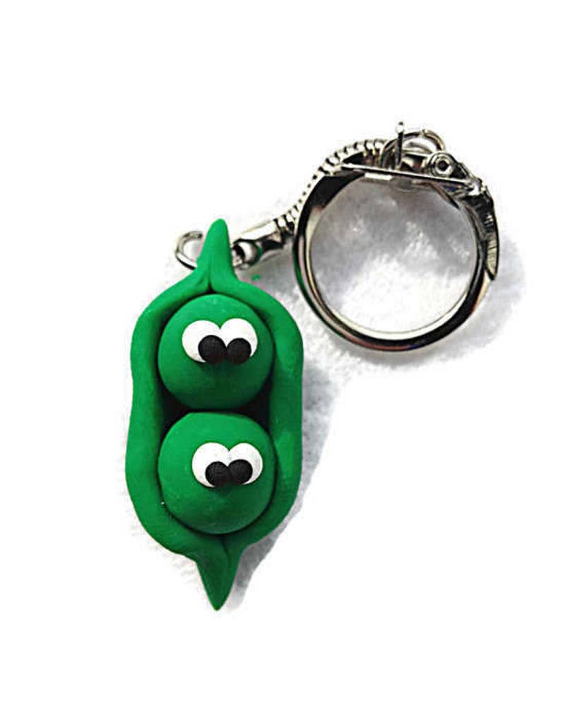 Two Peas in A Pod, Clay Keyring, Vegetarian Keychain, Peapod Keychain, Vegan Gift, Polymer Clay