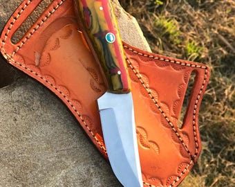 Coltello da cowboy e da scuoiatore fatto a mano, manico in resina, fodero in cuoio lavorato, regalo per testimoni dello sposo, regalo per il papà