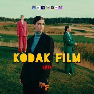 Puede incluir: Imagen promocional con tres personas vestidas con trajes en una colina cubierta de hierba. En primer plano, una persona con un traje negro y un cuello alto gris. El texto "KODAK FILM" en amarillo y "LUTS" en rojo. En el fondo, dos personas con trajes rosa y verde.