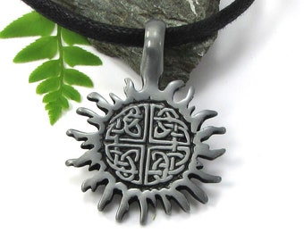Keltisk Knut Solhänge Halsband - Tenn Tribal Smycken