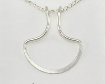 The Sterling Silver Wire Shell Shape Necklace