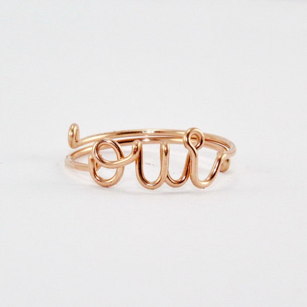 Anillo OUI, anillo OUI de oro rosa - palabra francesa sí anillo, anillo de declaración, novias novias regalo, Dainty Sí anillo