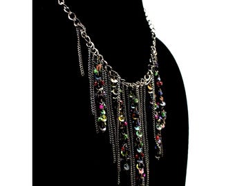 Collar vintage de cadena con cuentas negras • Lentejuelas brillantes rojas, verdes, azules y moradas • 40,6 cm (16")