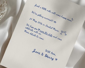 Puede incluir: Una tarjeta de color crema con texto escrito a mano en azul oscuro que dice: Just a little note with some happy news. We're getting married! 24 May 2036 in Coastal Maine. We hope you'll save the date and come celebrate with us. More details to come. With love, Jane & Henry.