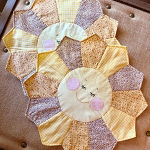 Vintage 70s Quilted Sun Placemats Set Patchwork Print Yellow Boho Calico Pair of 2 Hand Sewn Embroidered Dresden Plate Pattern Boho Kitsch