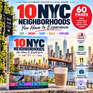 Könnte beinhalten: Ein Reiseführer mit dem Titel 10 NYC Neighborhoods You Have to Experience, der ein Coverbild der Brooklyn Bridge und der Skyline zeigt. Das Buch enthält 60 Seiten mit Karten, Routen und lokalen Tipps und steht neben einem Kaffeebecher.