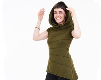 Cotton lycra multiribbed top with large neck/hood and pointed hem.