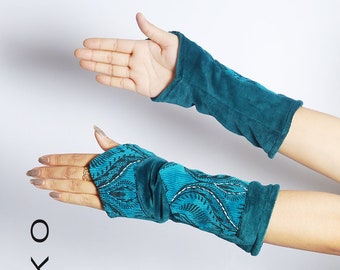 Arrow wrist warmers in plain cotton velvet and printed corduroy.