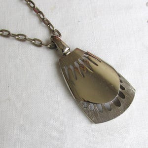Necklace - Silver Tone Pendant on Chain - Vintage