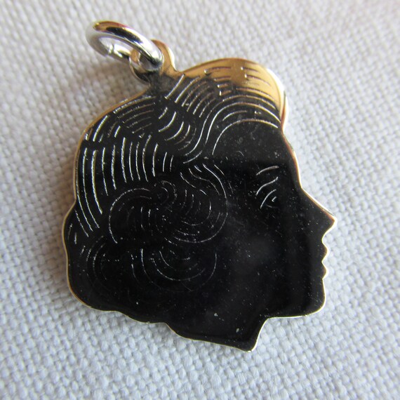 Charm - Girl's Head in Sterling Silver - Vintage - image 3