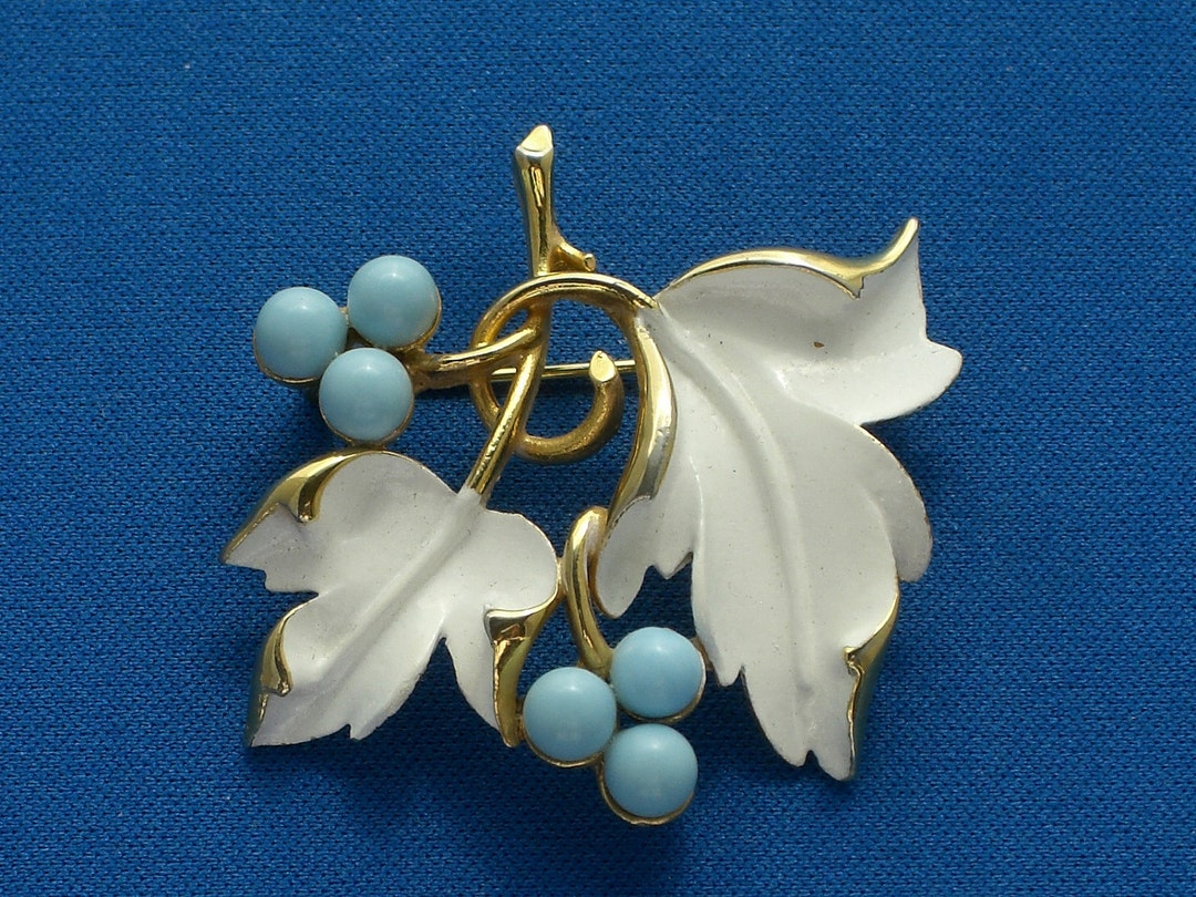 Broche Vintage Sarah Coventry XXL Tourbillon - Métal Argenté Et Perle - Occasion