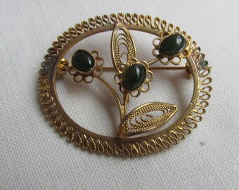 Brooch - Jade and Gold Wire Brooch - Vintage