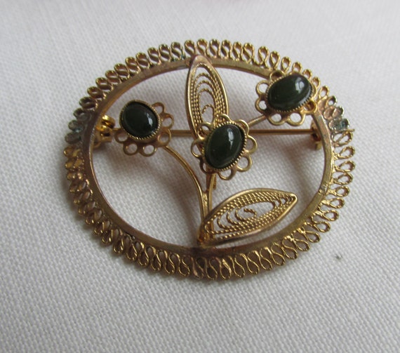 Brooch - Jade and Gold Wire Brooch - Vintage - image 1