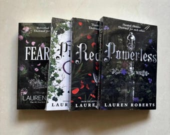 4 książki z serii Trylogia Bezsilna autorstwa Lauren Roberts (Bezsilna, Potężna, Lekkomyślna i Nieustraszona) Książka w miękkiej oprawie w języku angielskim