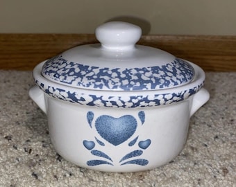 Cazuela individual Corelle Blue Hearts con tapa.