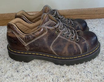 Zapatos Oxford Dr. Martens 10940 Grizzly de cuero grueso con cordones para hombre, talla 11, estilo Y2K