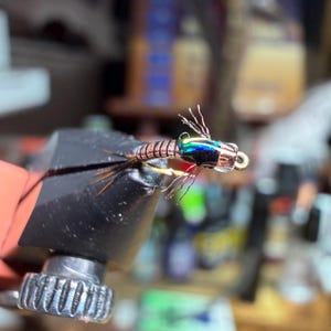 Ninfa emergente di Jujubaetis con testa di perlina – Ninfa con perlina di vetro rivestita di rame (confezione da 3)