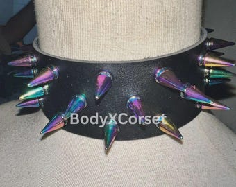 Choker Gótico Arcoíris con Pinchos | Collar Punk Ajustable de Cuero Sintético