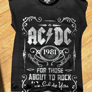 Macacão Band Tee com botões de pressão - AC/DC - Adaptável OU não adaptável, sem furos