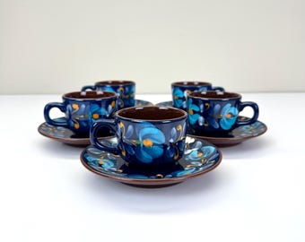 Service à expresso vintage en faïence hongroise Majolika peinte à la main (5 pièces) / Décor floral bleu / Service à café turc