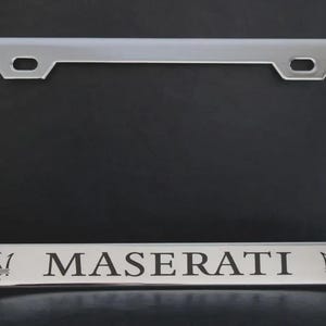 Maserati kromad metall registreringsskyltram