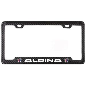 Puede incluir: Un marco de matrícula de fibra de carbono negro con la palabra "ALPINA" en letras blancas. El marco tiene dos emblemas circulares con detalles en rojo, blanco y azul. El marco es rectangular con esquinas redondeadas.